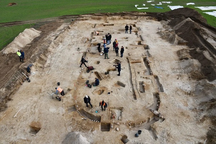 Almanya’da ortaya çıkarılan İskandinav Bronz Çağı salonu, efsanevi Kral Hinz’in toplantı salonu olabilir