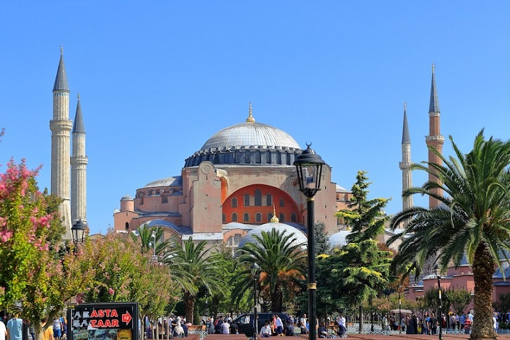 Ayasofya Yabancı Turistlere Ücretli Oluyor