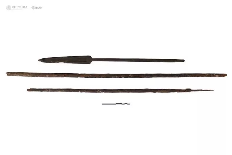 1900 yıl öncesine ait av aletleri Meksika, Querétaro’da bir mağarada bulundu