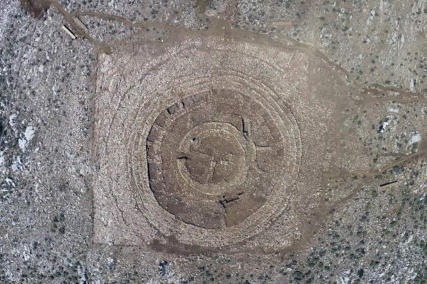 Girit’teki havaalanı inşaatı sırasında Minos dönemi büyük dairesel anıt keşfedildi