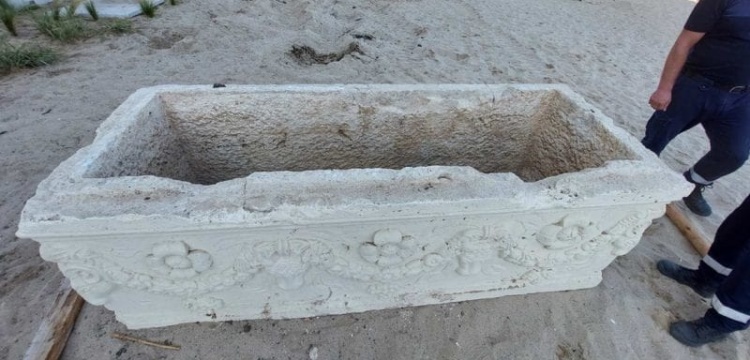 Ancient sarcophagus discovered on Varna Beach