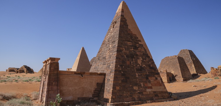 Sudan'ın Becraviya piramitleri (Meravi Piramitleri) zamana direniyor