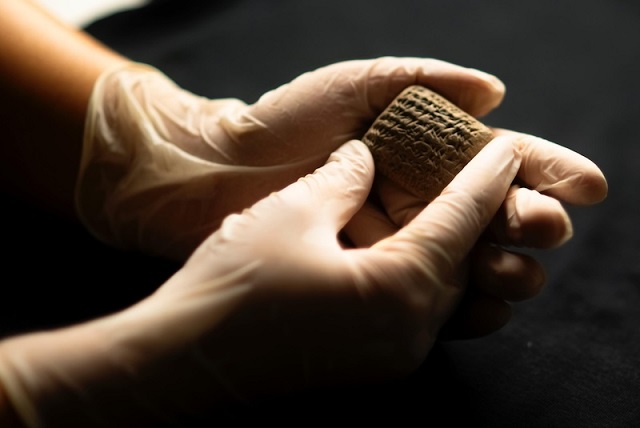 Hatay’da 3.500 Yıllık Mobilya Alışverişi Tableti Bulundu