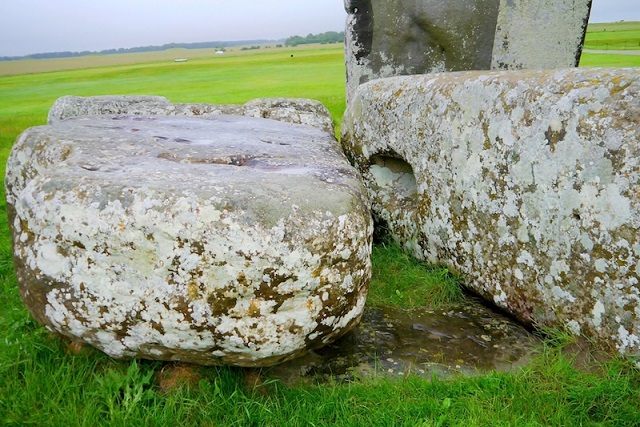 Stonehenge’in Altı Tonluk Sunak Taşı İskoçya’dan Getirilmiş