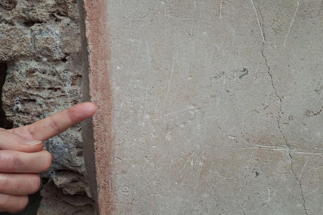 Pompeii’deki Bir Eve “Ali” Yazan Turist Gözaltına Alındı